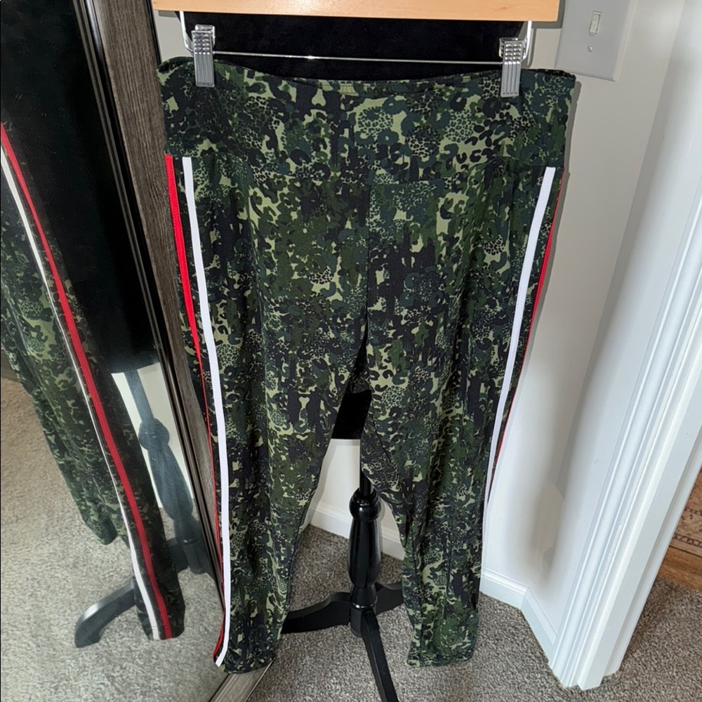 No Boundaries Green Camouflage Leggings